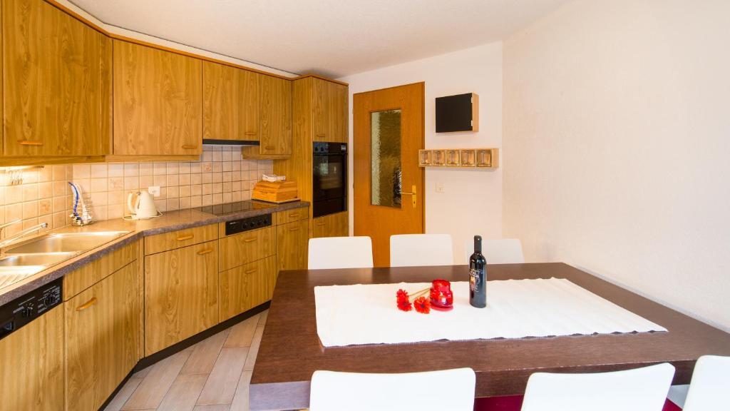 Haus Evita Saas-Grund Rum bild