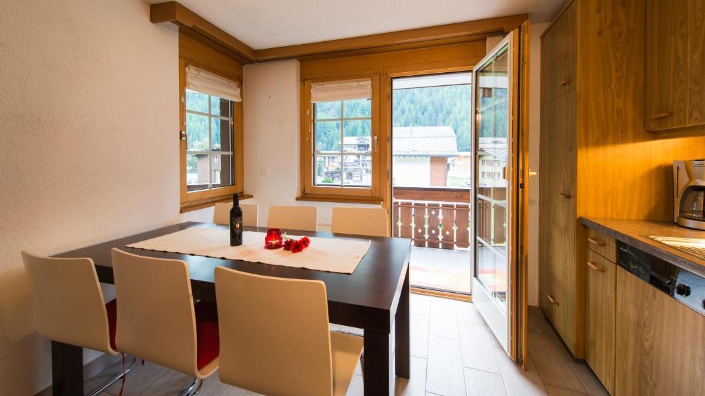 Haus Evita Saas-Grund Rum bild