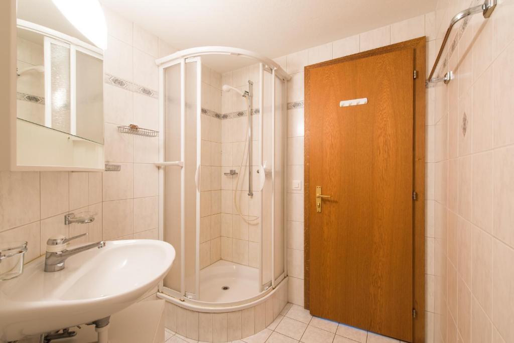 Haus Evita Saas-Grund Rum bild