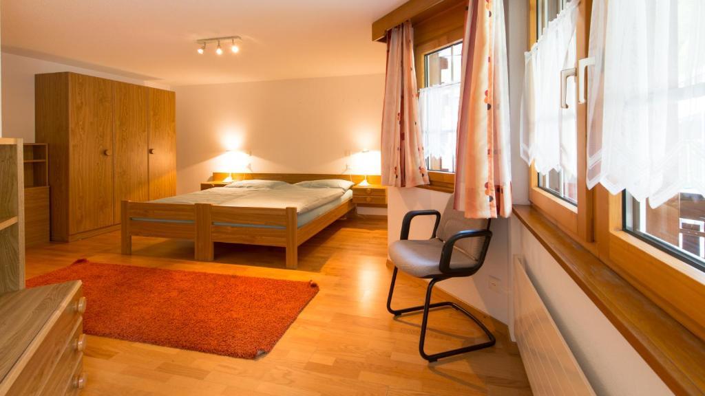 Haus Evita Saas-Grund Rum bild
