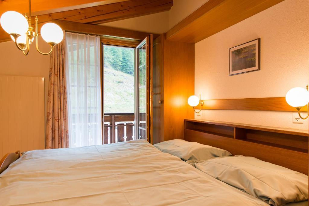 Haus Evita Saas-Grund Rum bild