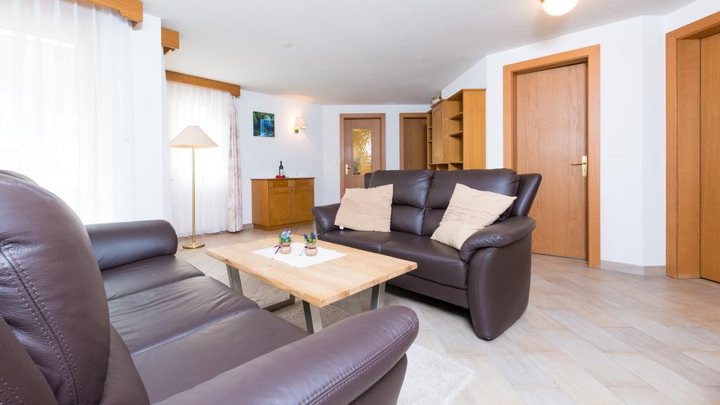 Haus Evita Saas-Grund Rum bild